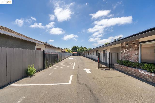 18905 Standish Ave, Hayward CA: https://media.crmls.org/mediaz/62026cd0-3752-4142-8688-4dd5678c5c35.jpg