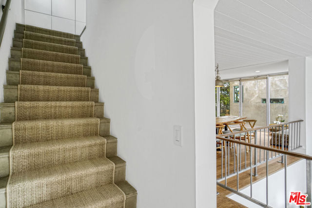657 Mildred Avenue, Venice CA: https://media.crmls.org/mediaz/6203920f-2464-4116-a322-1ac6b86f9ed5.jpg