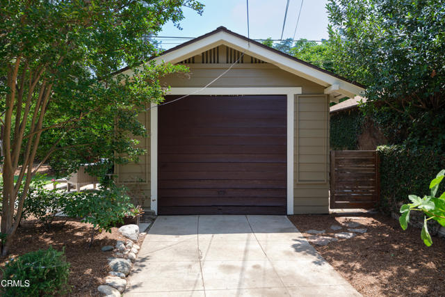 1036 N Chester Avenue, Pasadena CA: https://media.crmls.org/mediaz/62039313-7694-4ee4-926b-b813bf7dec5f.jpg
