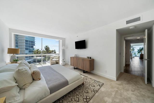 1810 Avenida Del Mundo, Coronado CA: https://media.crmls.org/mediaz/6203dec0-120e-40a1-b8e4-a7a7824e185f.jpg