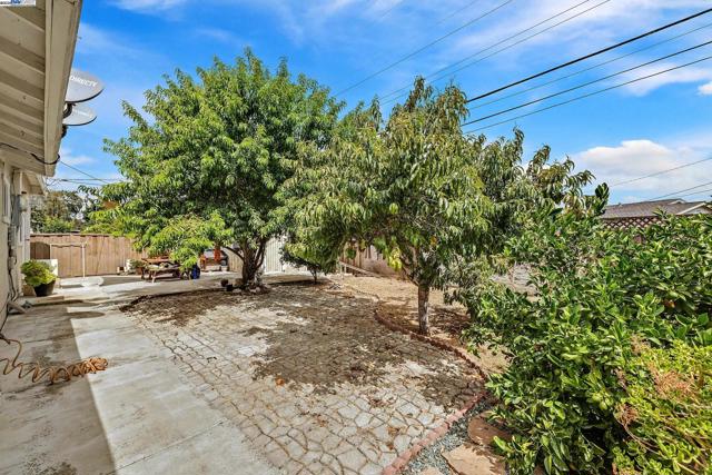 39672 Blacow Rd, Fremont CA: https://media.crmls.org/mediaz/6204ef04-73f7-489b-8a75-000bc69c096d.jpg
