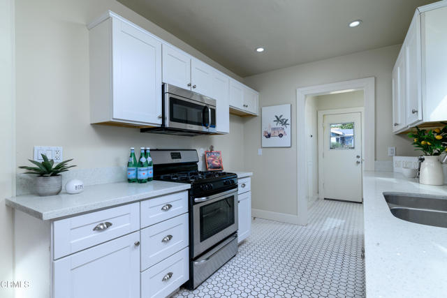 Detail Gallery Image 7 of 18 For 1597 E Thompson Bld, Ventura,  CA 93001 - 3 Beds | 1/1 Baths