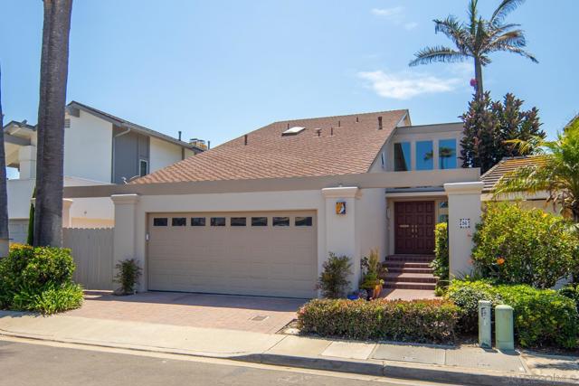 54 Half Moon Bend, Coronado CA: https://media.crmls.org/mediaz/620604a9-b7f8-4e19-8ffa-3987eac4fdc2.jpg