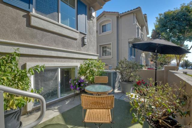 4031 Aidan Cir, Carlsbad CA: https://media.crmls.org/mediaz/62061823-31c6-497a-bd2a-82b6ee5e4a8e.jpg