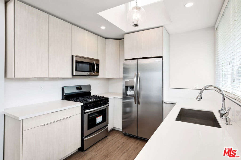 1117 S BRONSON Avenue #8