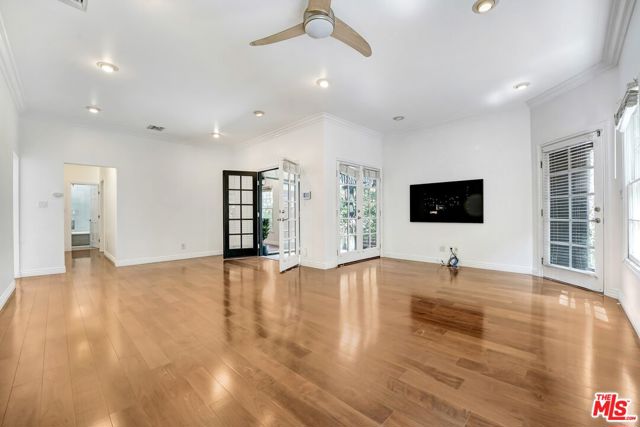 855 N Sweetzer Avenue, West Hollywood CA: https://media.crmls.org/mediaz/6206b9b9-f43b-4f8b-be1d-bd517eba42d1.jpg