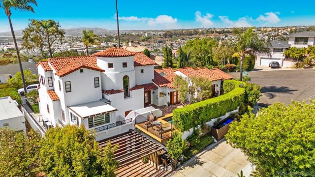 4435 Conde Pl, San Diego CA: https://media.crmls.org/mediaz/620788cb-f172-431c-84eb-2a8c433b6bfc.jpg