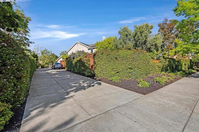 259 Alden Ln, Livermore CA: https://media.crmls.org/mediaz/6207a264-10be-4522-8944-7dc70b7d3326.jpg