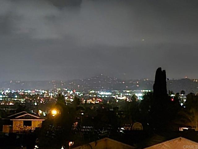 9933 Golden West Ln, Santee CA: https://media.crmls.org/mediaz/6207c7bc-8ce0-4c17-a7a0-6672a230701f.jpg