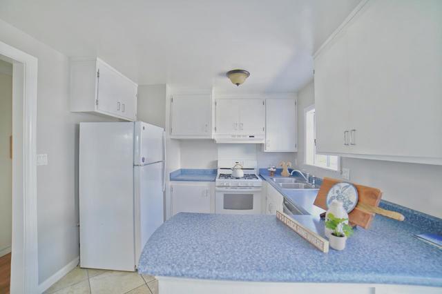 335 Grove Street, Half Moon Bay CA: https://media.crmls.org/mediaz/6207eb49-5cdf-4707-b860-f65b2450b3cc.jpg
