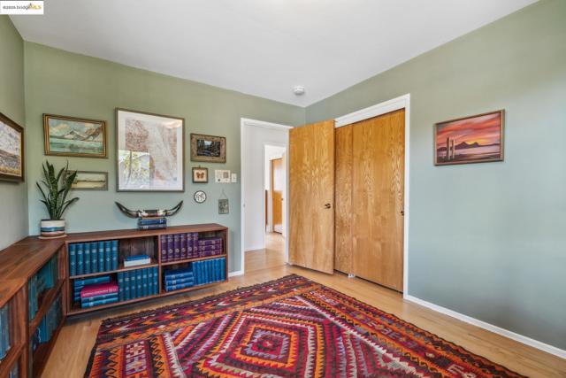 8499 Aster Ave, Oakland CA: https://media.crmls.org/mediaz/62083090-55ed-4fb4-bdd6-72a95a60f9be.jpg