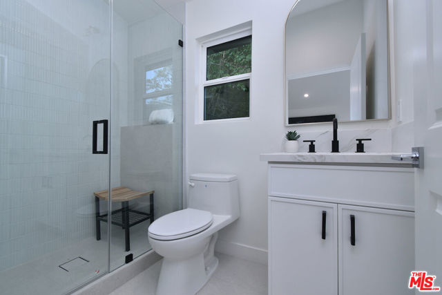 4512 Libbit Avenue, Encino CA: https://media.crmls.org/mediaz/6208d2f5-a3cd-485f-aaba-a45063fb9fff.jpg