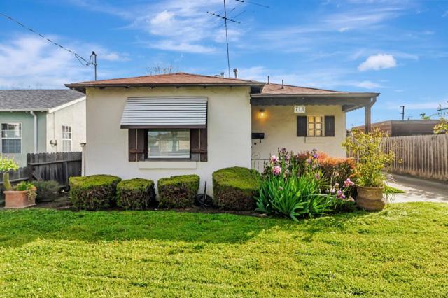 718 N 16th Street, San Jose CA: https://media.crmls.org/mediaz/6208faeb-b8d5-4969-af32-1c14a16f3649.jpg