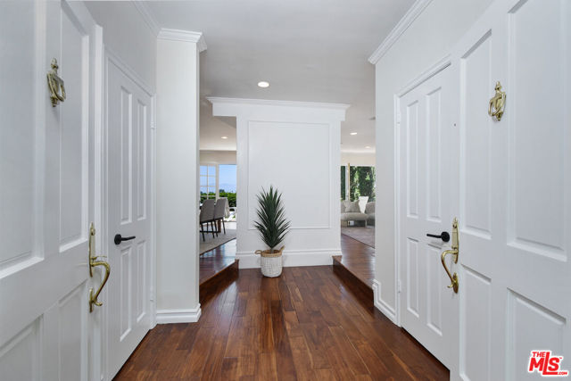 15474 Loom Place, Sherman Oaks CA: https://media.crmls.org/mediaz/62090c3b-16e4-4896-aaef-674ad29591ff.jpg