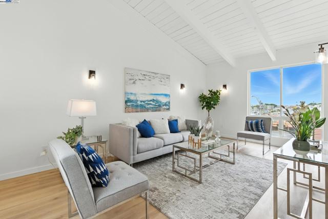 100 Byrne St, Daly City CA: https://media.crmls.org/mediaz/62092efb-a467-4aa6-8e36-cb7120276531.jpg