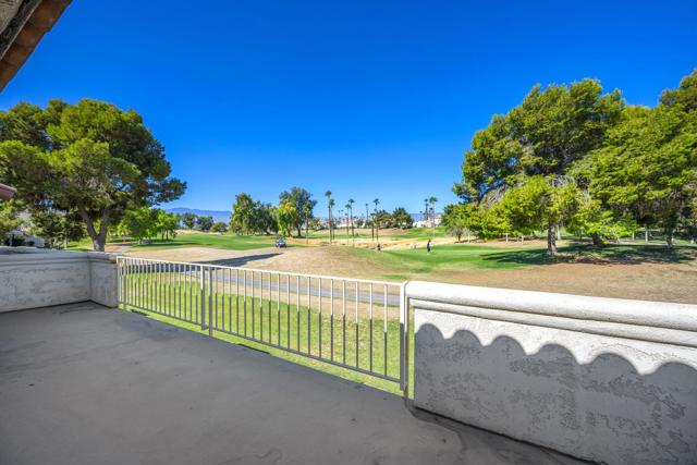 357 Desert Falls E Drive, Palm Desert CA: https://media.crmls.org/mediaz/62093b80-d45d-4382-90ef-c6842a4800c4.jpg