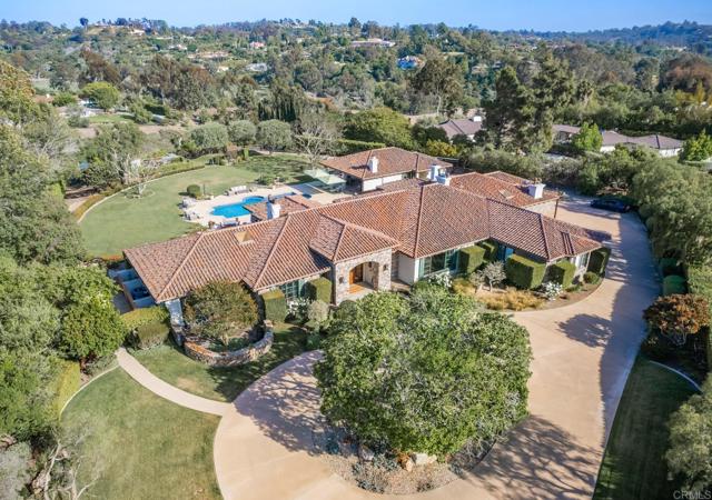 4843 La Jacaranda, Rancho Santa Fe CA: https://media.crmls.org/mediaz/62095c60-adc7-4c31-984e-46774bd2f5c7.jpg
