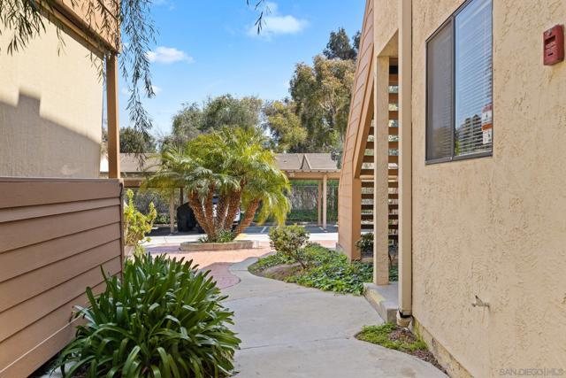 2920 Briarwood Rd, Bonita CA: https://media.crmls.org/mediaz/62095edf-b9d1-4b60-ab44-859e9a80576b.jpg