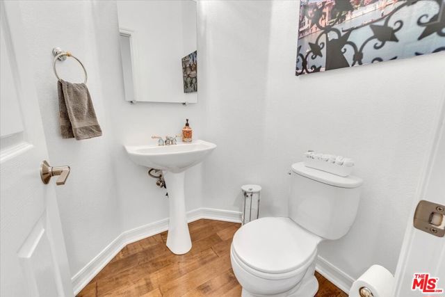 1535 Verde Ridge Lane, Westlake Village CA: https://media.crmls.org/mediaz/620a4a41-b713-4535-9ce6-5560144f7a17.jpg