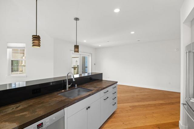 777 Walnut Street, San Carlos CA: https://media.crmls.org/mediaz/620a71d1-1abd-48f7-aebb-cbb4b7ccc139.jpg