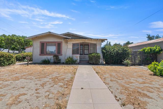 207 Bassett Street, King City CA: https://media.crmls.org/mediaz/620ac5f8-c34a-4bc0-a701-71b0b121fe46.jpg