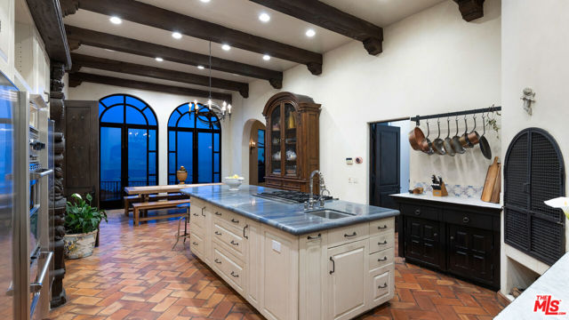 23806 Malibu Crest Drive, Malibu CA: https://media.crmls.org/mediaz/620aed7b-b017-4ccd-9d73-ee750ef7a8e2.jpg
