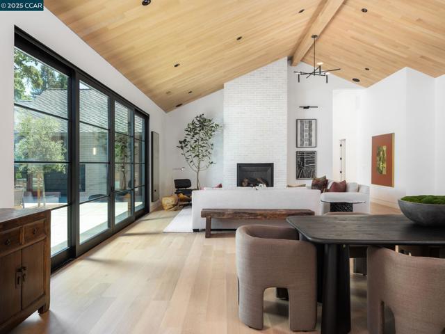 3364 Las Huertas Rd, Lafayette CA: https://media.crmls.org/mediaz/620c62e3-32d3-4919-b80f-533cbe348b12.jpg