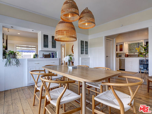 111 Dudley Avenue, Venice CA: https://media.crmls.org/mediaz/620ccfc1-49a6-4db3-8ecc-0f86d69986a2.jpg