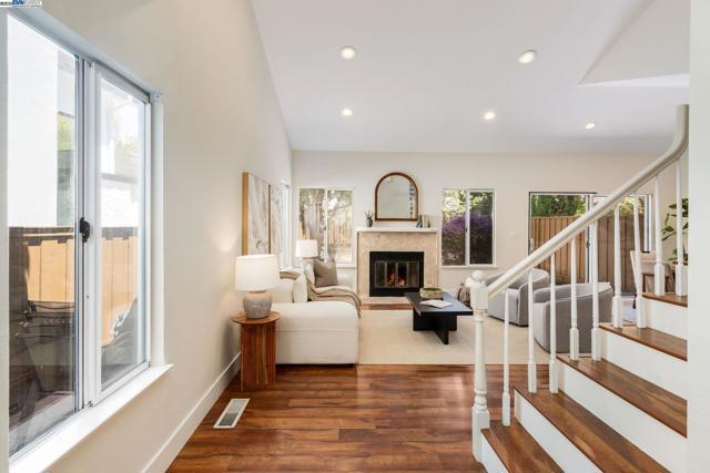 44930 Lynx Dr, Fremont CA: https://media.crmls.org/mediaz/620d3dd2-1eb1-4fd2-96b5-568482b1c107.jpg