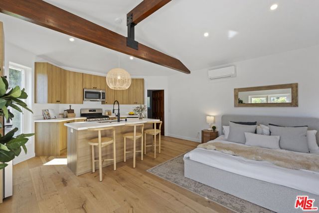 431 Montana Circle, Ojai CA: https://media.crmls.org/mediaz/620d5d23-5f9e-4bee-b34e-f38aea1d4936.jpg