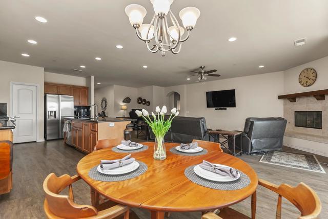 10252 Casa Ct, Santee CA: https://media.crmls.org/mediaz/620e2fbb-dfdc-4147-8233-01910802d59e.jpg