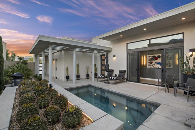 885 Fountain Drive, Palm Springs CA: https://media.crmls.org/mediaz/620eafa4-ec97-4011-bc94-7e28c12aee66.jpg