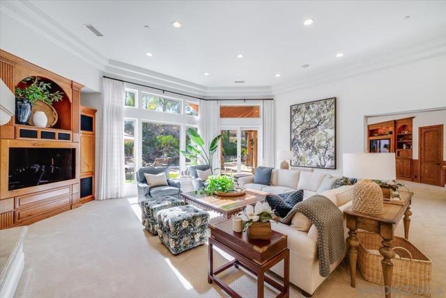 15397 Rock Creek Ln, El Cajon CA: https://media.crmls.org/mediaz/620f1627-ea91-48c2-84a8-401b22911db2.jpg