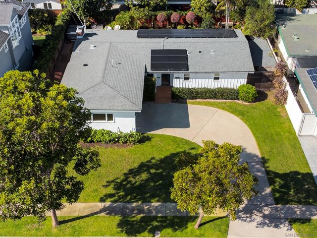 660 Cabrillo Ave, Coronado CA: https://media.crmls.org/mediaz/620f17ab-acb8-4987-89a6-e5f0fa446b1c.jpg