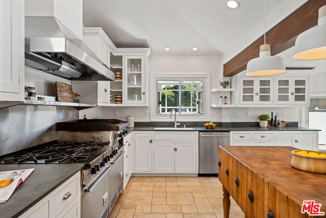 7145 Trask Avenue, Playa del Rey CA: https://media.crmls.org/mediaz/620f539a-d527-4e5d-855e-32f4e6ccd080.jpg
