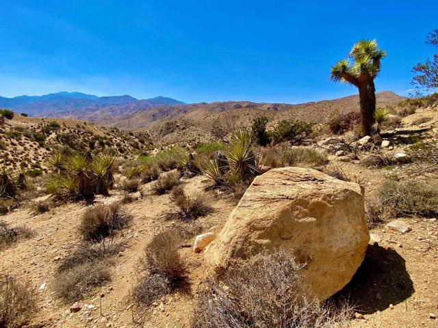 120 Benmar Trail, Morongo Valley CA: https://media.crmls.org/mediaz/620f58da-fb90-43ca-9838-a2436ca83766.jpg