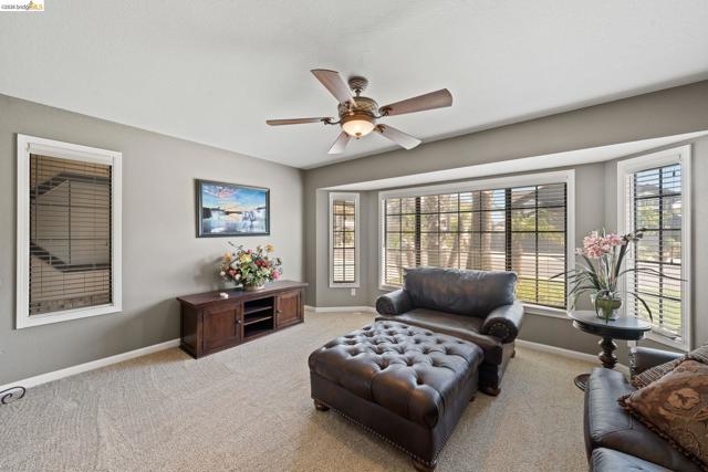 Image 4 of 39 For 5621 Starboard Dr