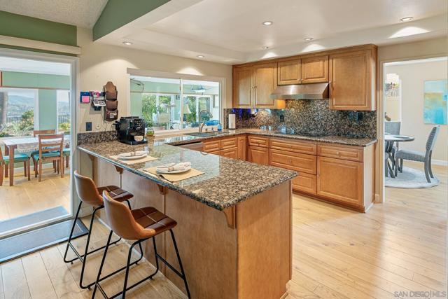 7945 Shadow Hill Dr, La Mesa CA: https://media.crmls.org/mediaz/6210376c-08fa-4850-944c-ae0667cabdcd.jpg