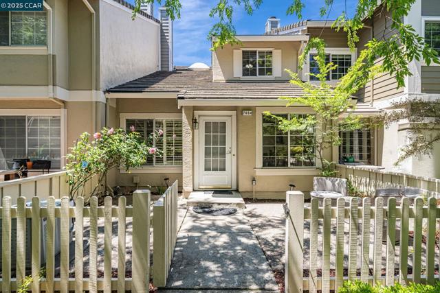 7464 Oxford Cir, Dublin CA: https://media.crmls.org/mediaz/6210650f-6d3e-4a71-8730-81d6e12678b5.jpg