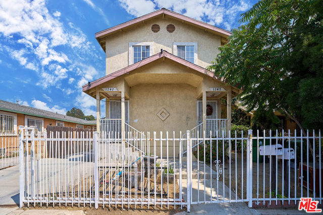 1247 E Vernon Avenue, Los Angeles CA: https://media.crmls.org/mediaz/6210b76e-c60f-4506-bf92-651861b38365.jpg