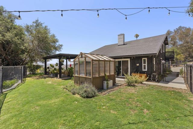 3860 Las Flores, Fallbrook CA: https://media.crmls.org/mediaz/62111f34-29ee-4f84-9152-5ca8597a03d4.jpg