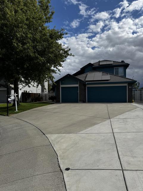 1990 Harvest Landing Court, Tracy CA: https://media.crmls.org/mediaz/62113b6e-d76a-4e49-9283-7f05df26c92d.jpg
