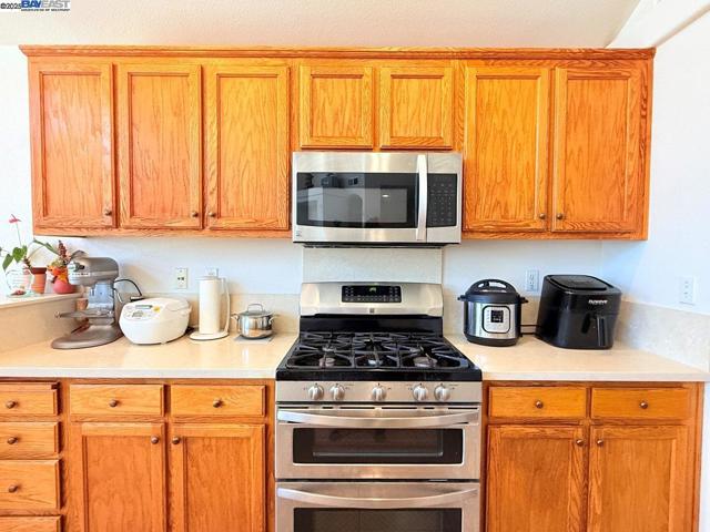 1322 Emerson Dr, Pittsburg CA: https://media.crmls.org/mediaz/62117d77-6709-40fa-a750-0c9a1789e4b8.jpg
