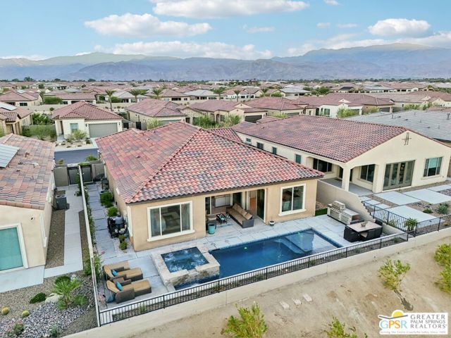 101 Zinfandel, Rancho Mirage CA: https://media.crmls.org/mediaz/6211a0f2-9ba3-4d15-942b-c295e5307716.jpg