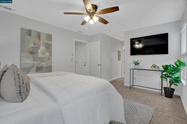 6911 Brentwood Blvd, Brentwood CA: https://media.crmls.org/mediaz/6211a938-fa4a-48cd-8e65-212d68363e65.jpg