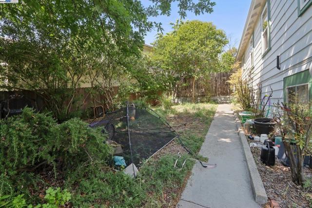 1101 Palm Avenue, Martinez CA: https://media.crmls.org/mediaz/62120205-99af-4c9f-8a41-f1a5b75a1efb.jpg