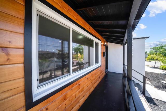 2333 Ridge View Drive, San Diego CA: https://media.crmls.org/mediaz/62126946-70ba-4a37-b3f7-5ded7a45f655.jpg
