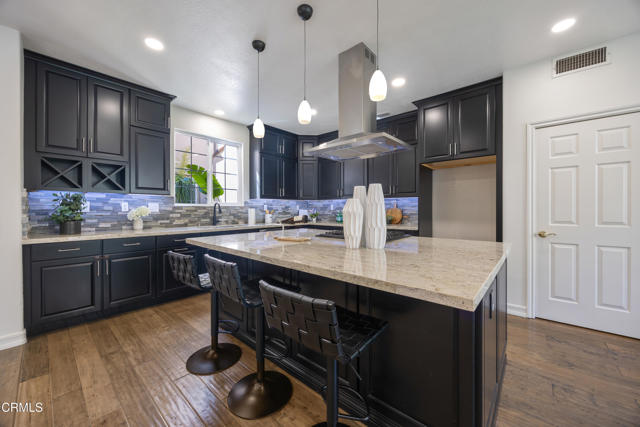 827 W Heritage Oak Court, Altadena CA: https://media.crmls.org/mediaz/6212d01b-5e90-4e49-b2bb-b53e0e6d747c.jpg