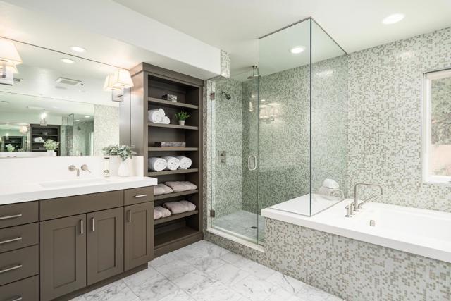 14730 Caminito Porta Delgada, Del Mar CA: https://media.crmls.org/mediaz/6212ee51-1bec-4d24-8426-d3382e72b985.jpg