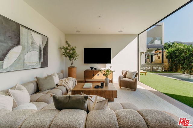 3440 Cattaraugus Avenue, Culver City CA: https://media.crmls.org/mediaz/62130d35-aca6-46f6-8c4f-8870334f51d5.jpg